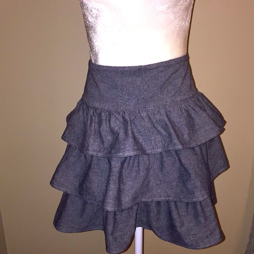 Speak 2 me,Junior gray ruffle skirt size 5